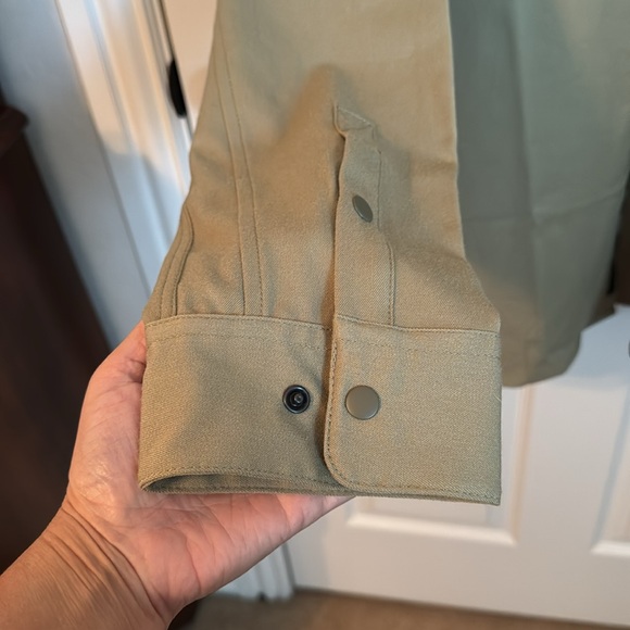 Howler Bros button down - Picture 4 of 8